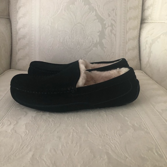 ?$110 UGG ascot suede moccasin slippers size 9 main image 6